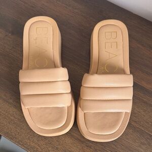 Beacon Women's Tan Slide Sandals
